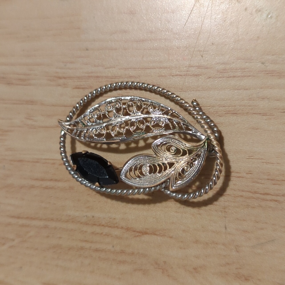 Vintage Silver Leaf Filagree Brooch with Black Faceted Gemstone